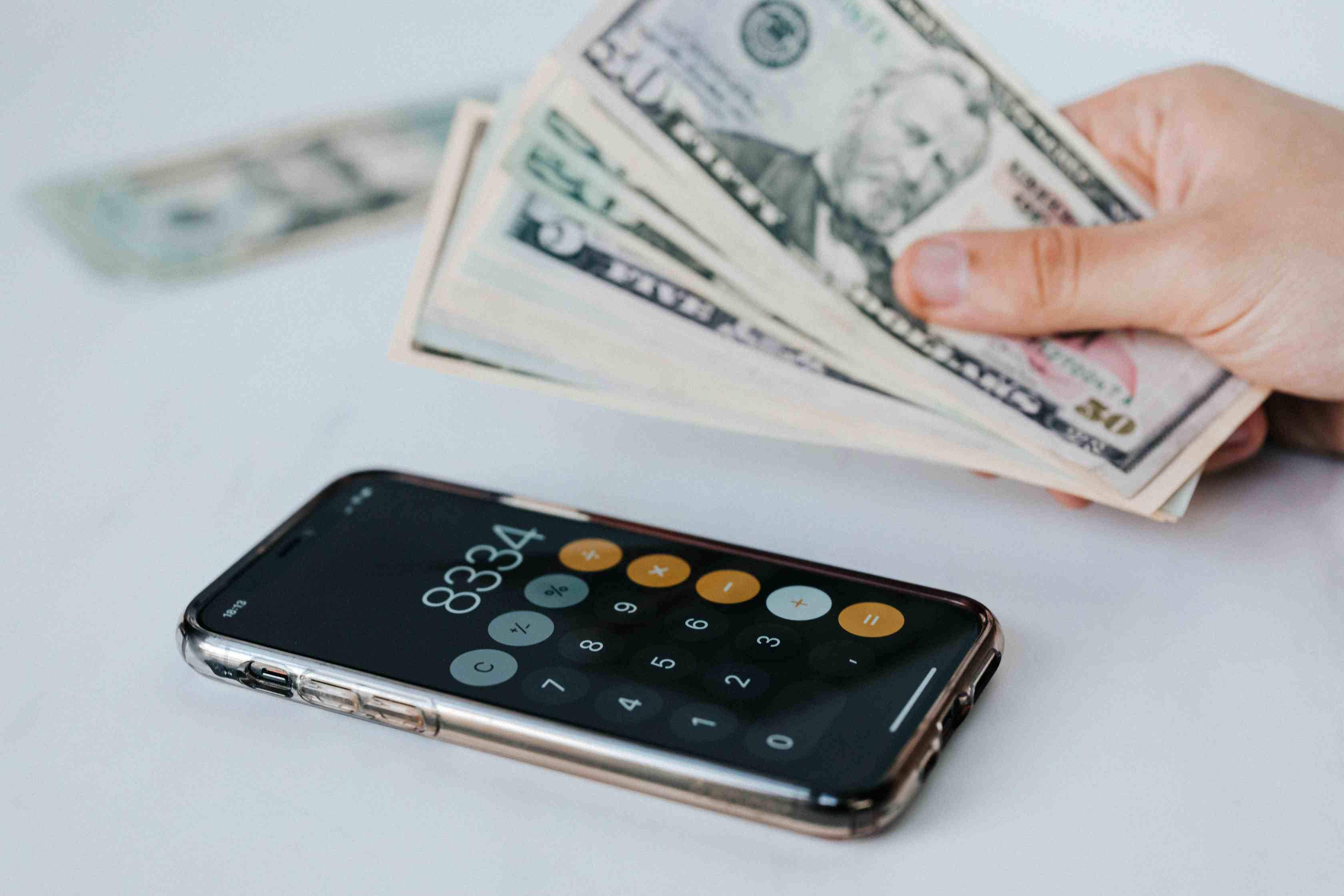 应对基金下跌：定期定投与价值投资策略深度解析