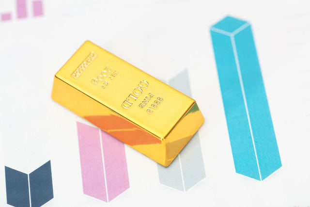 现货黄金市场深度解析:多重因素交织下的价格波动